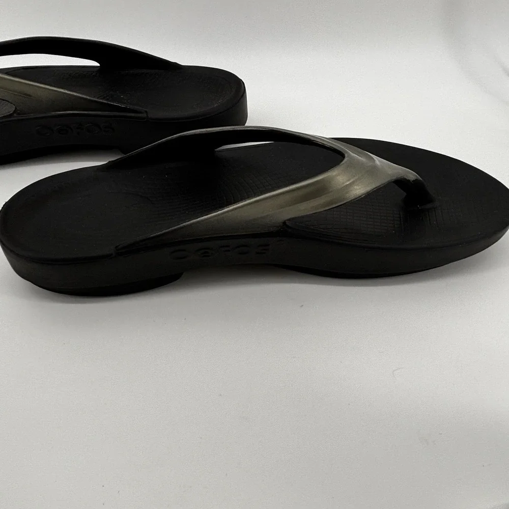 Oofos Women's 9 OOlala Luxe Recovery Thong Flip Flops Black/Latte 10 EU40 - Picture 9 of 9